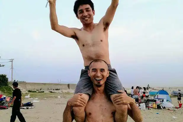 8月：海边烧烤
