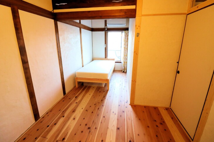 Room202 ベッド【神戸シェアハウス和楽居グランブルー】
