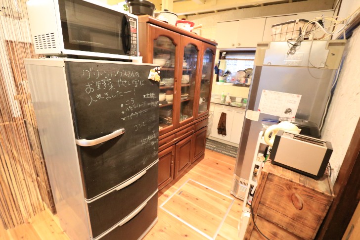 冷蔵庫２台＆食器棚
