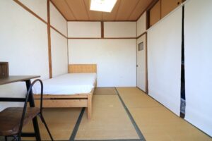 グランブルー102【奥から入口西側に向かって撮影】