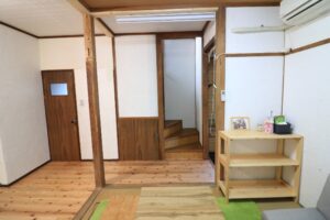 グランブルー【リビング　プロジェクター用スクリーン巻いてる状態】